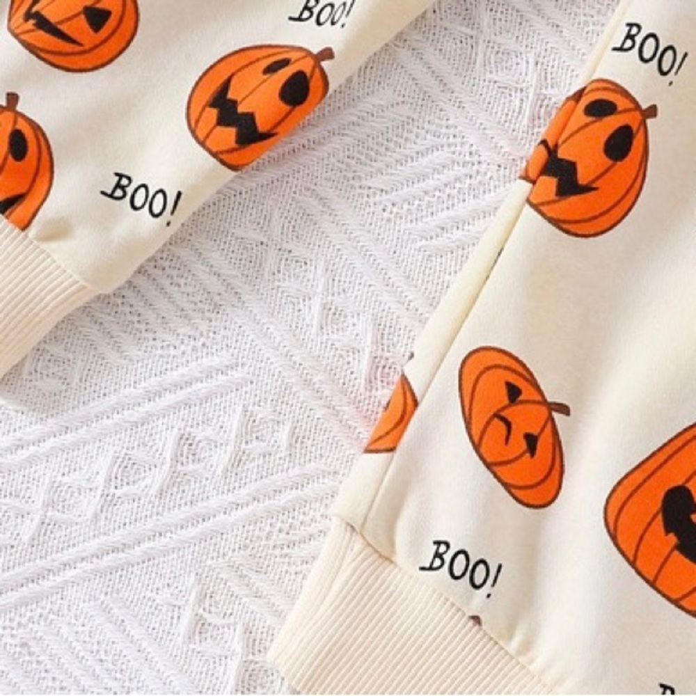 Baby Halloween sweatsuit 🎃 - Picture 5 of 6